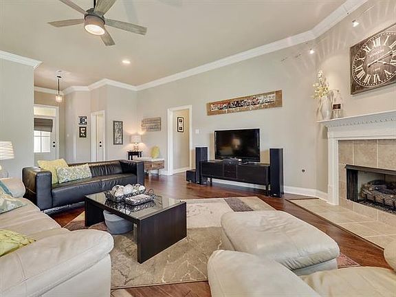 4th image of 807 Woodsprings Ct