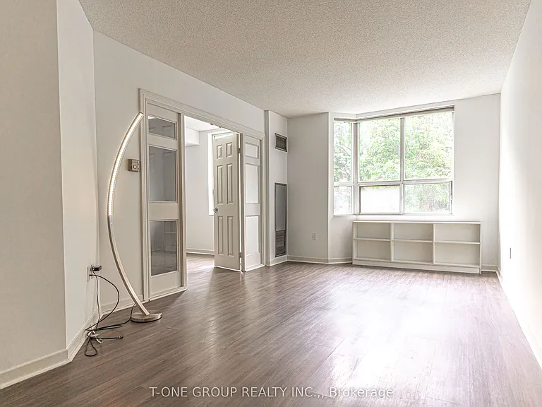 284 Bloor St W #204 — Photo 5