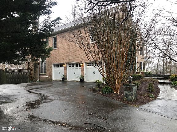 3rd image of 8830 Eggert Dr