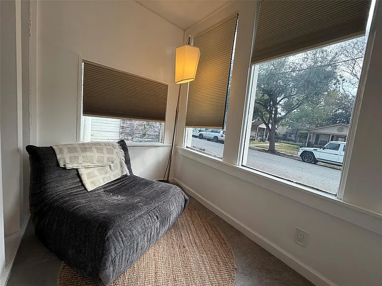 318 Hyde Park Blvd #A — Photo 6