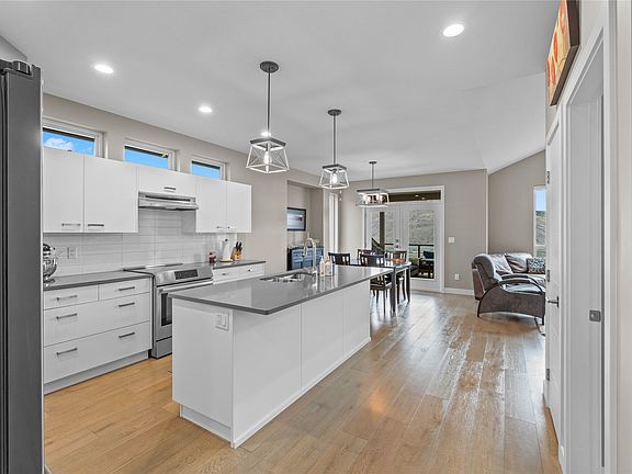 5th image of 2064 Saddleback Dr
