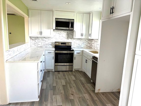 4th image of 2884 Brooks Dr