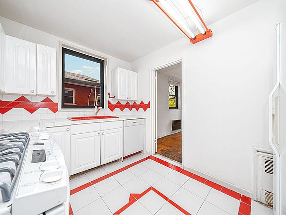 5th image of 1199 E 53rd St APT 2S