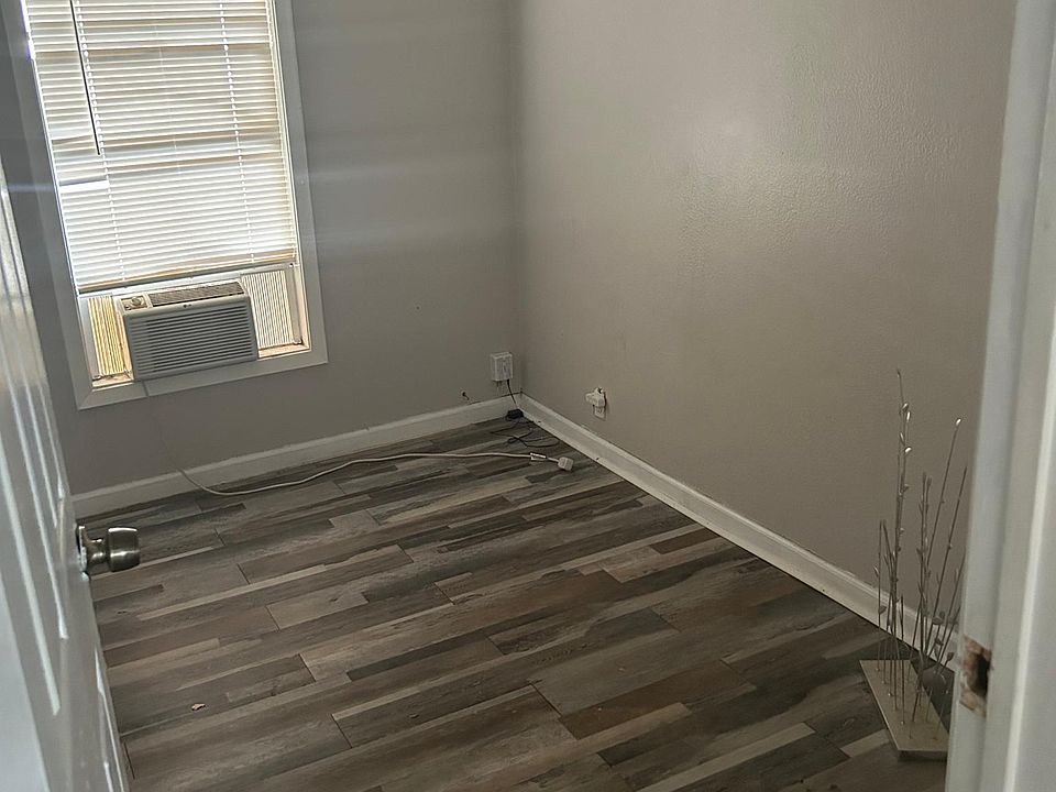 1st image of 2806 Ada St