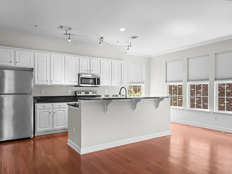 2798 Howard Ave #G — Photo 15