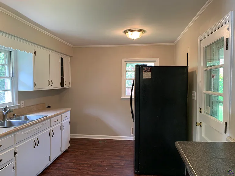 3240 Commodore Dr — Photo 7