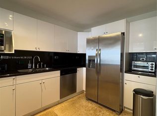 6039 Collins Ave APT 409, Miami Beach, FL 33140