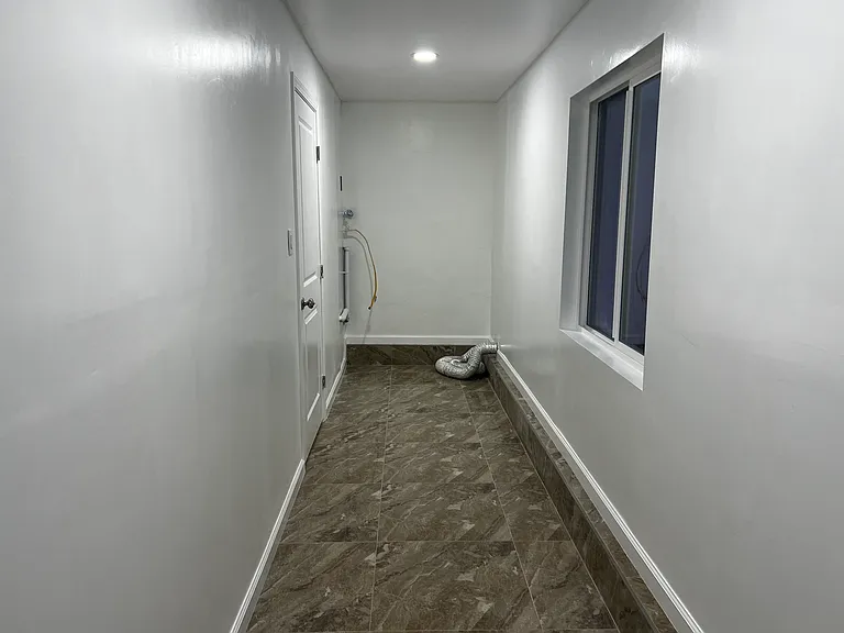 1146 Cloverleaf Dr — Photo 2