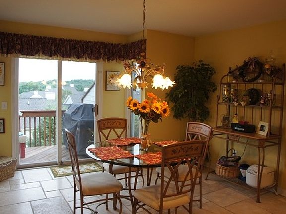 EATING AREA OF THE KITCHEN
