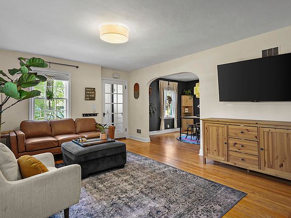 4th image of 2755 Kendall Ave