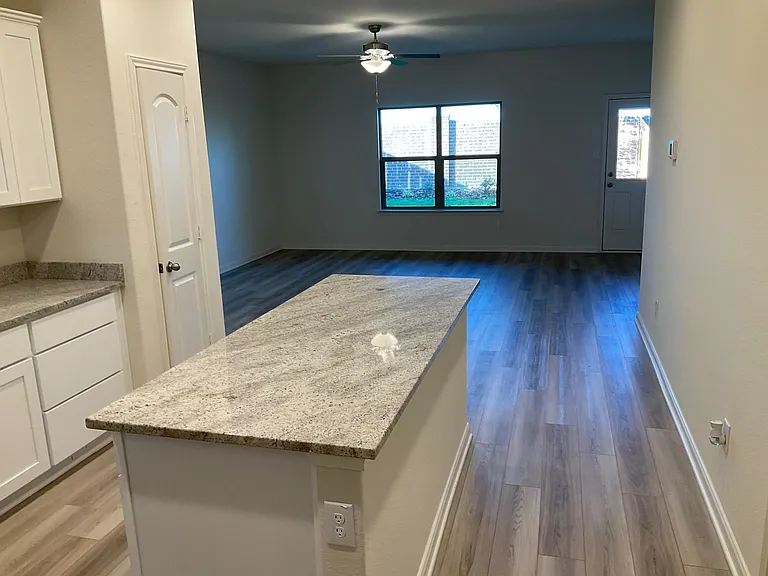 327 Stone Ct — Photo 9