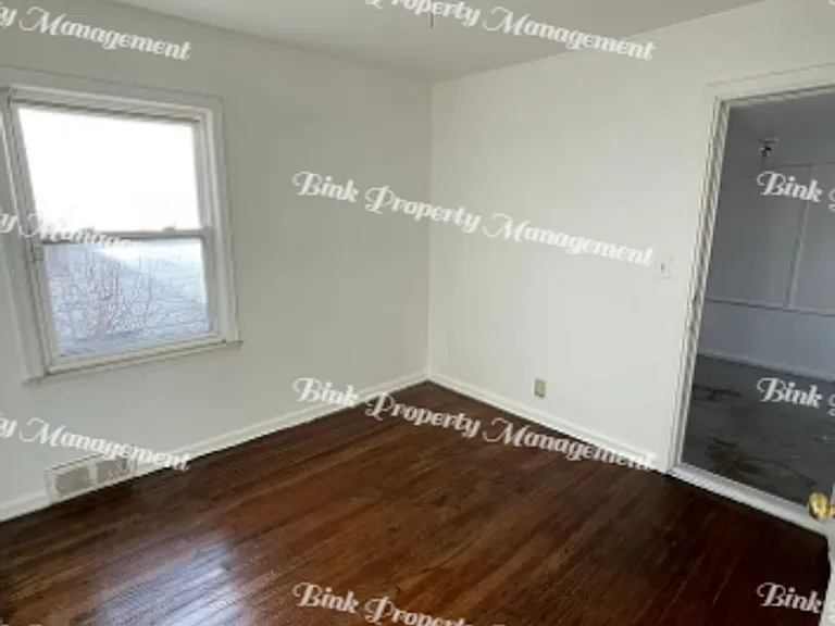 20277 Ferguson St — Photo 11