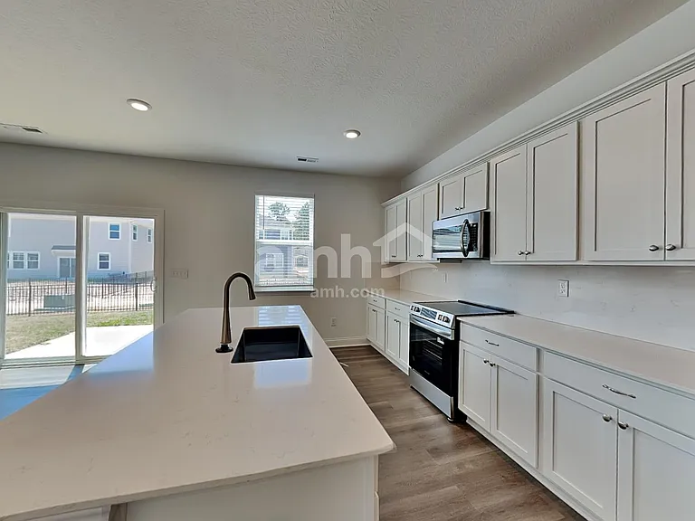 315 Pine Hill Ct — Photo 3