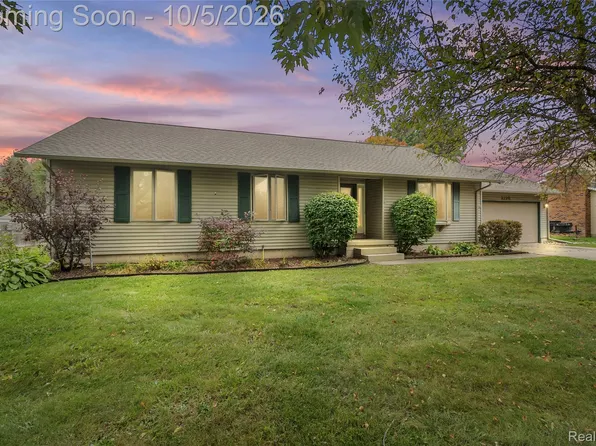 2176 Oak Shade Dr, Davison, MI 48423