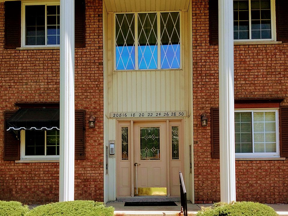 1st image of 20822 Beaconsfield St #12