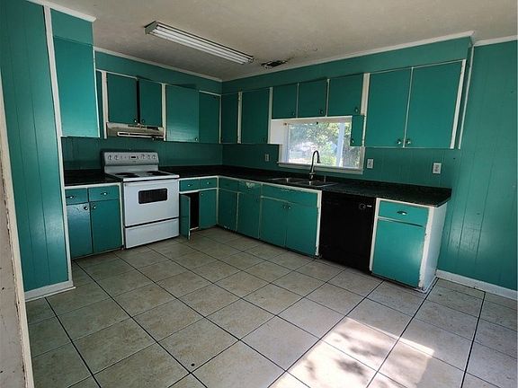 4th image of 2104 Greenwood St