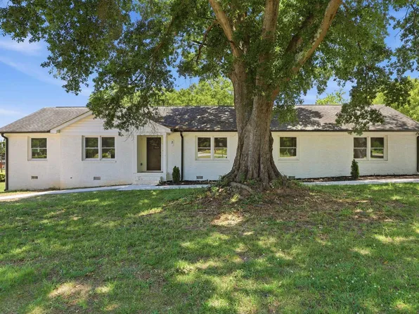 2 Melbourne Ln, Greenville, SC 29615