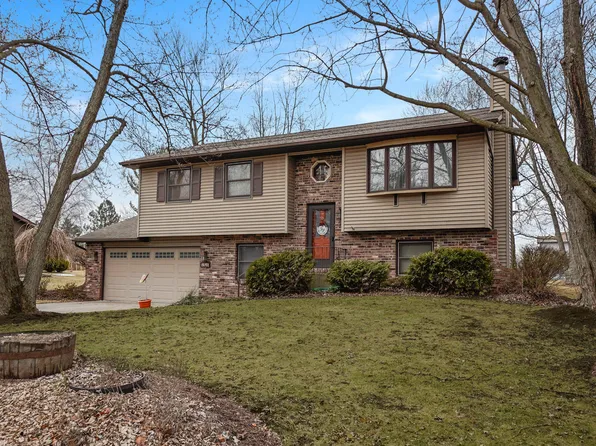 8570 Monfort Dr, Saint John, IN 46373