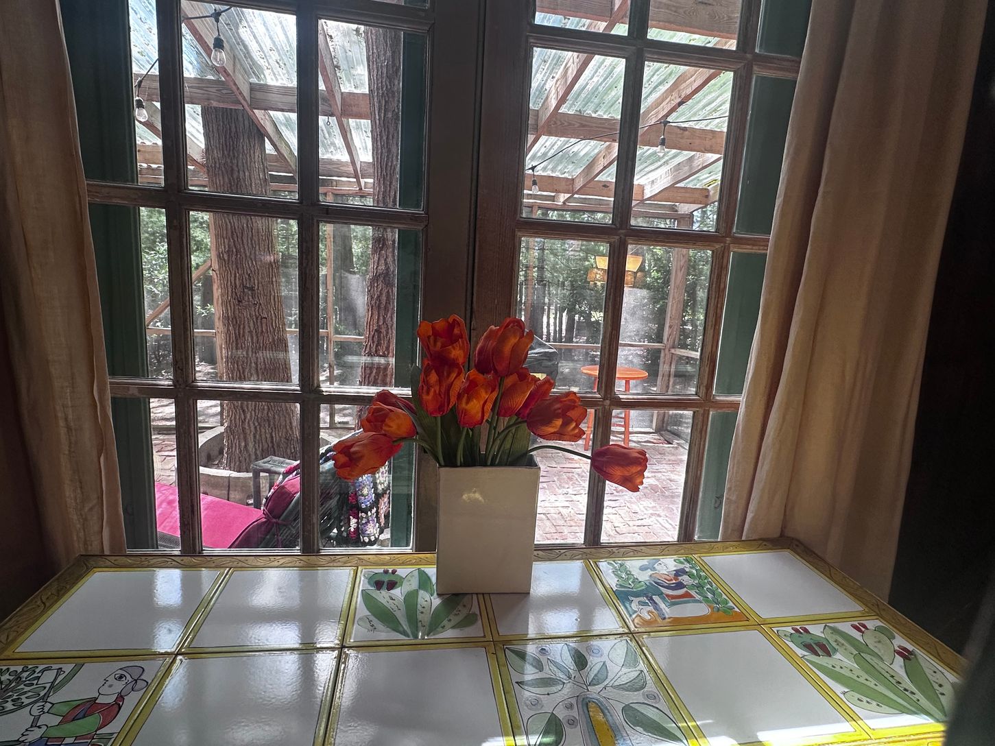  doors to screened in porch