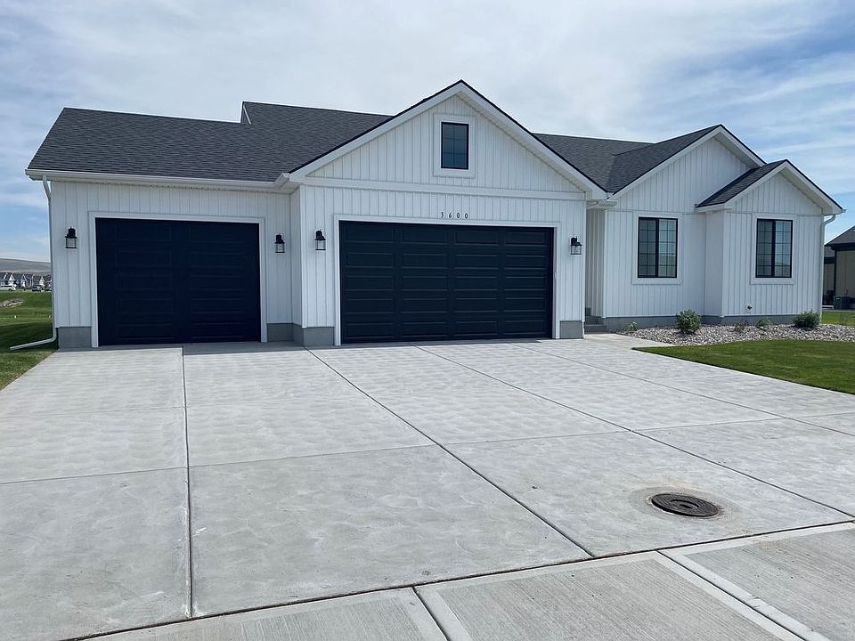 1st image of 3600 Barcelona Ave