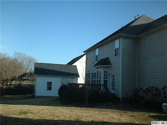 Home for Sale in Matthews, North Carolina $295,000