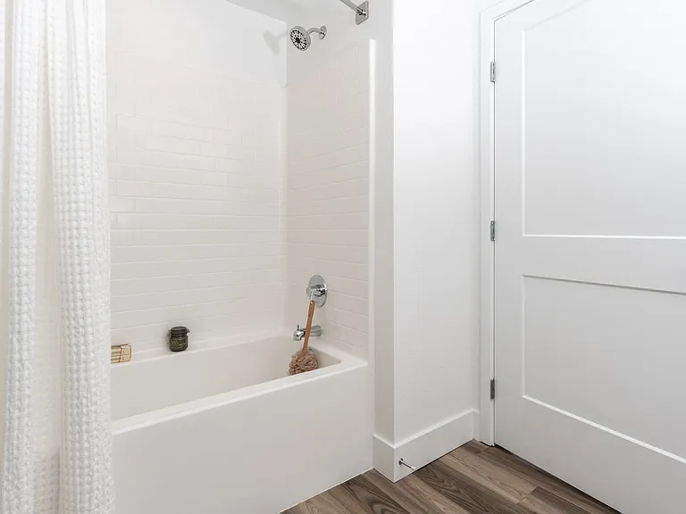Alwell Apartments — Photo 42