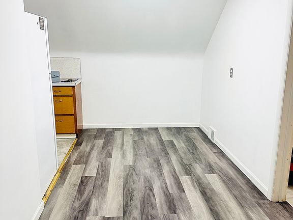 3rd image of 912 Pine Ave NW #2
