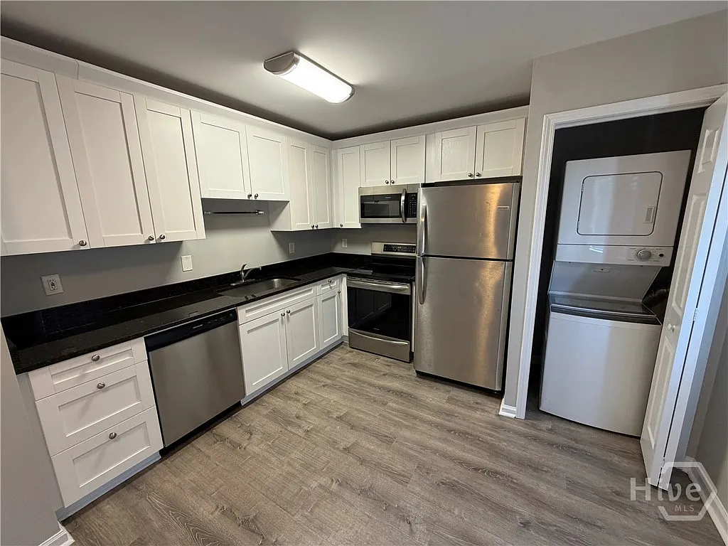 4 bed, 2.0 bath, 1536 sqft, $1,800 — Photo 4