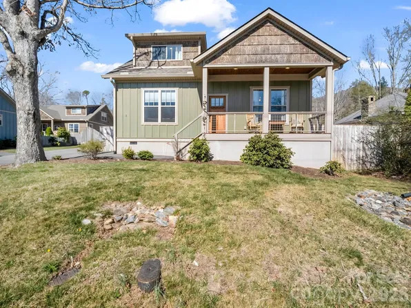 3 Staffordshire Dr, Black Mountain, NC 28711