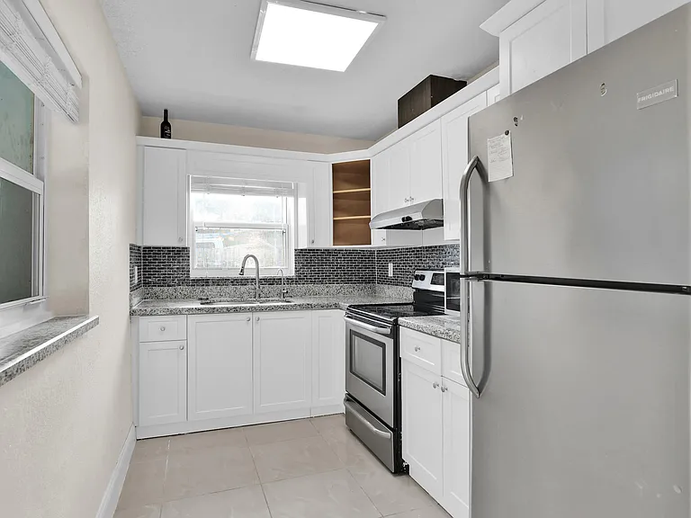 1821 Montague St — Photo 3