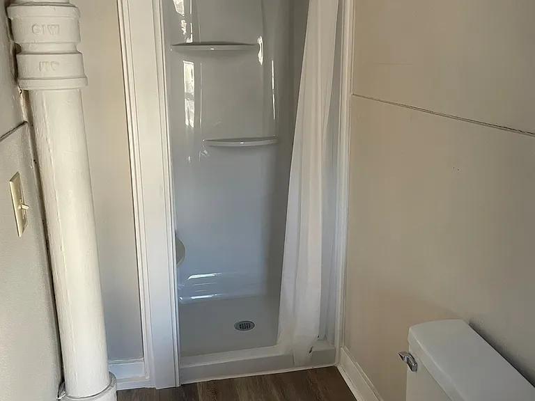 30 E 10th St #B — Photo 8