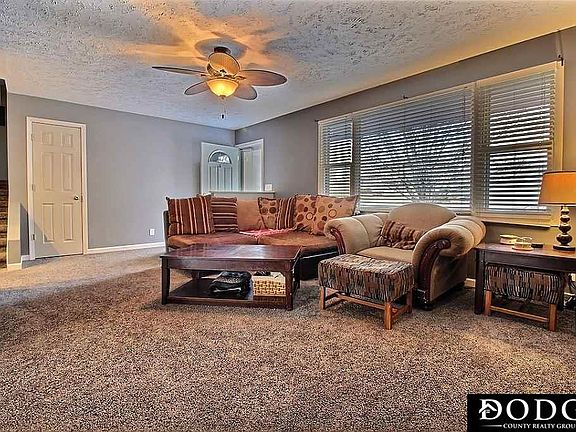 4th image of 20272 Pinkney St