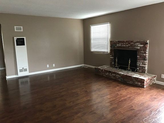 3rd image of 1831 Stanford Ave