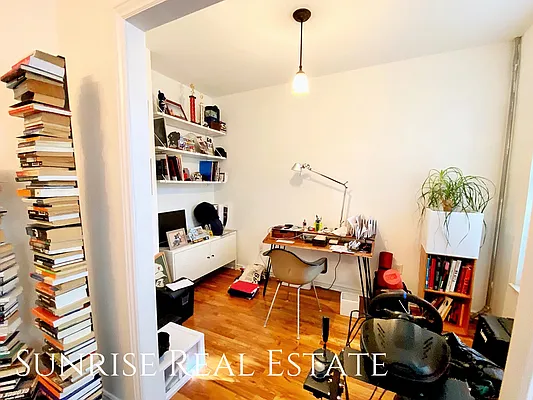 Rented by Sunrise Real Estate | media 44