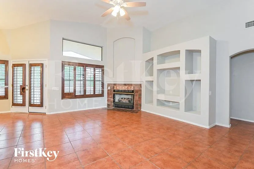 4 bed, 2.5 bath, 2175 sqft, $2,515 — Photo 3