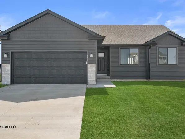 1515 Locust St, Waukee, IA 50263