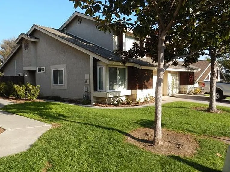 2353 Edenbridge Ln — Photo 14