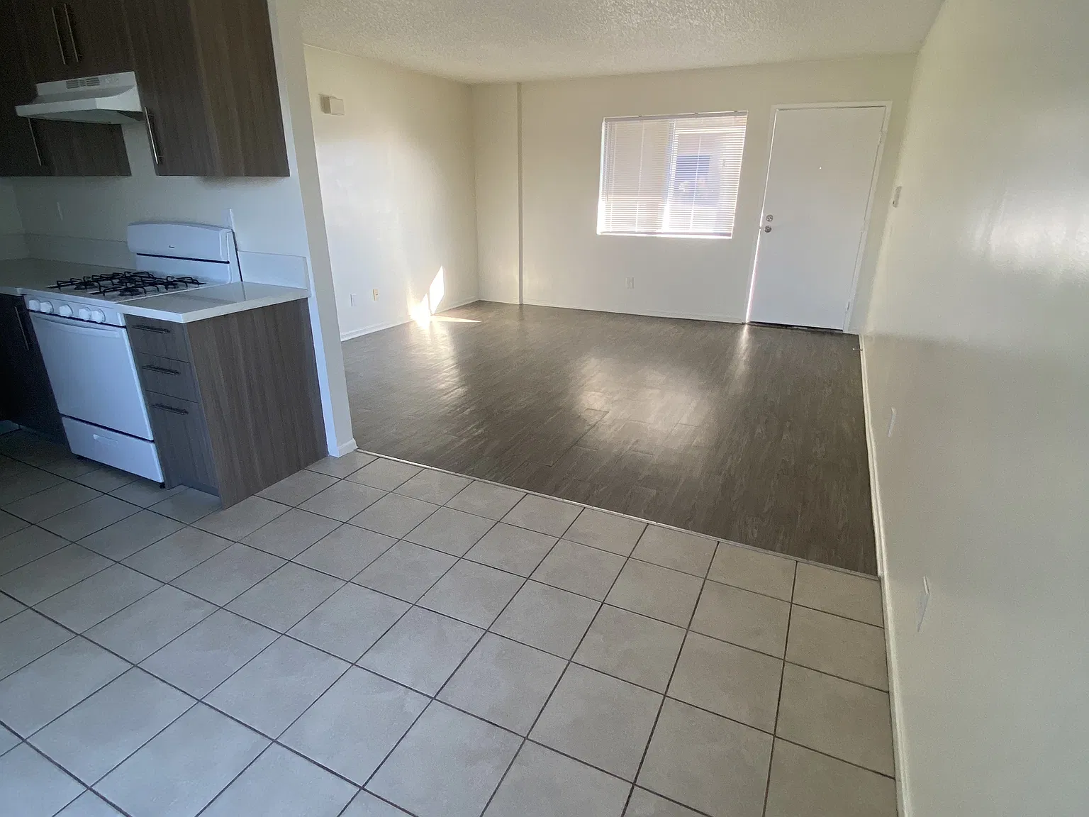 2 bed, 1000 sqft, $2,095 — Photo 3