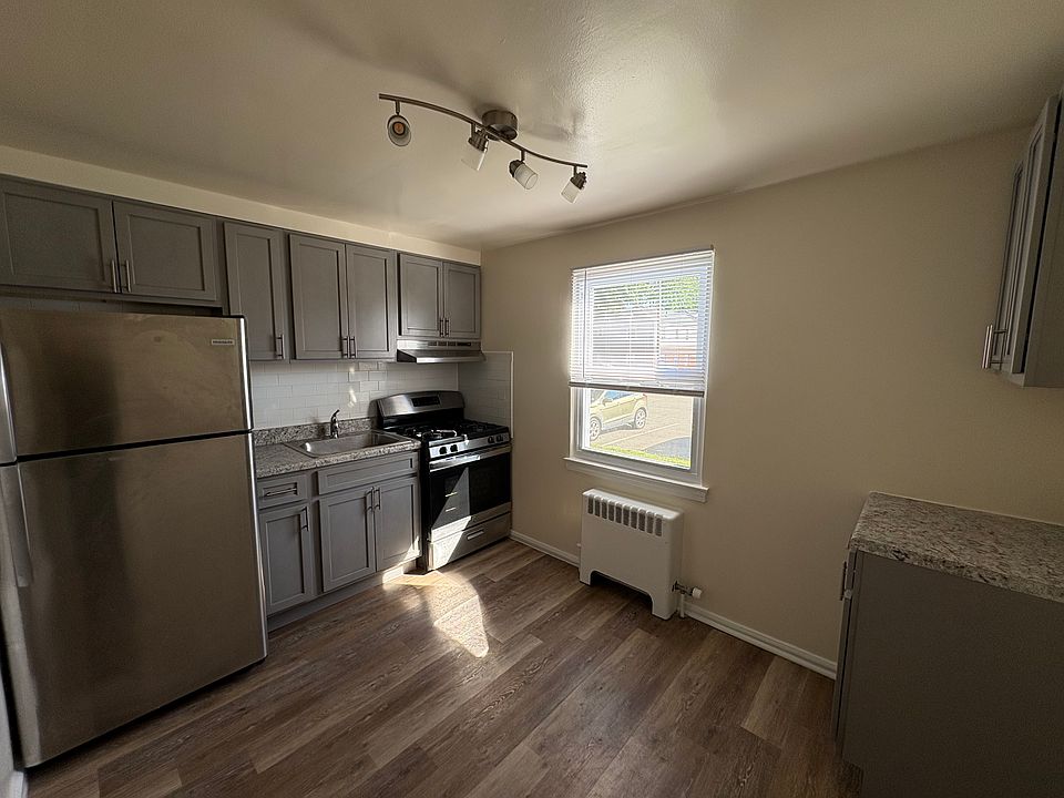 1st image of 176 Grand Ave #176