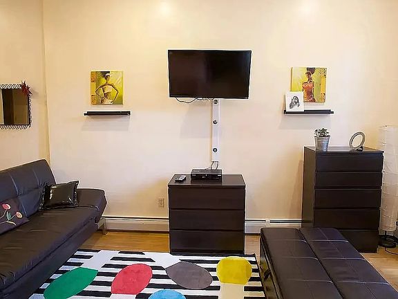 4th image of 582 Mac Donough St #3L