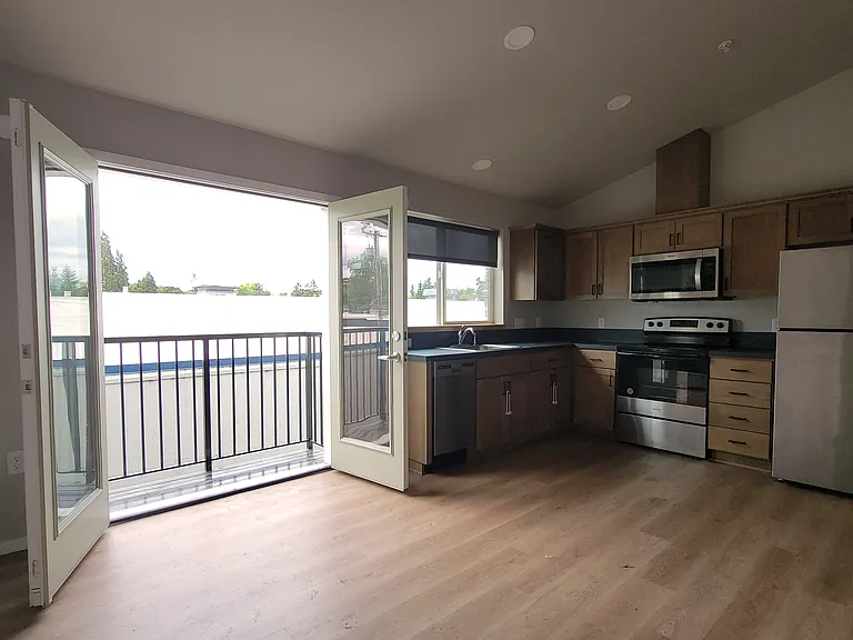110 SE Handley St — Photo 12