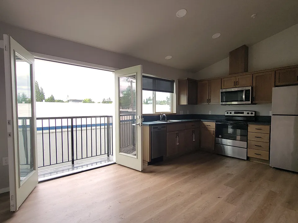 110 SE Handley St #305