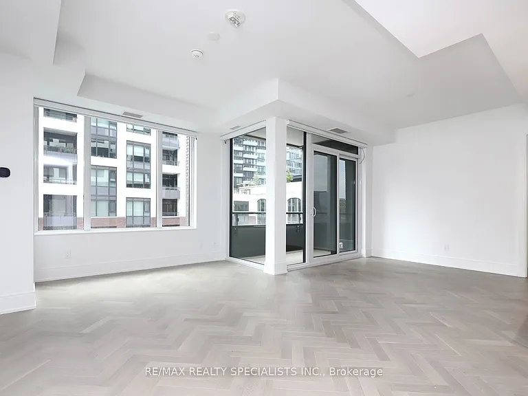 455 Wellington St W #704 — Photo 23