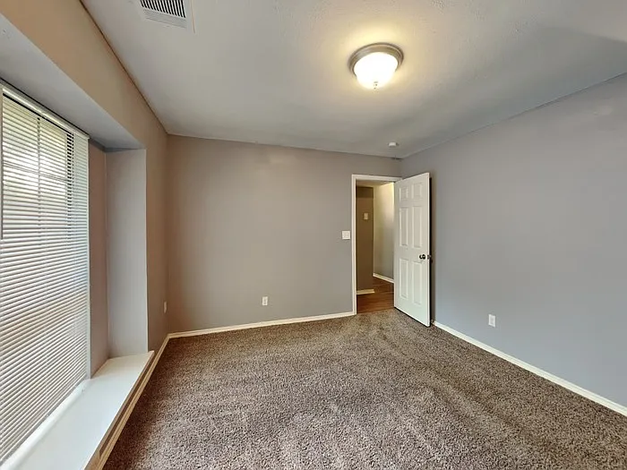 2405 Cripple Creek Dr — Photo 8