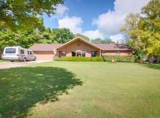 126 N Country Club Rd, Ada, OK 74820