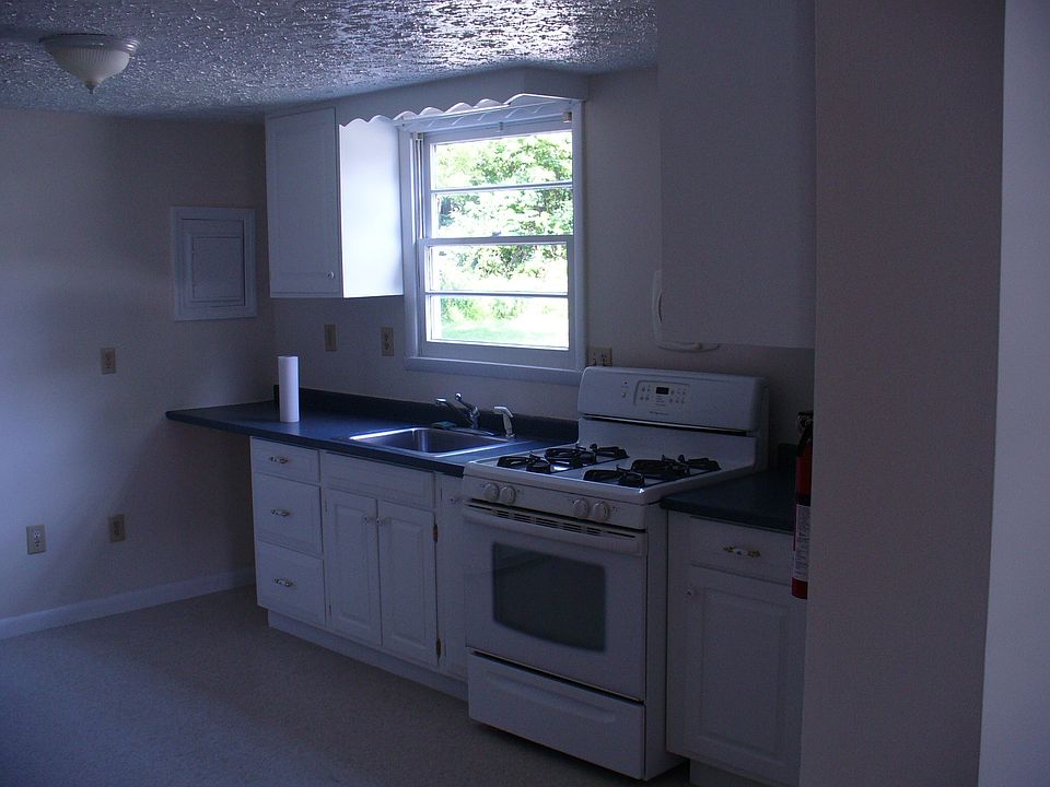 2nd image of 25 Main St