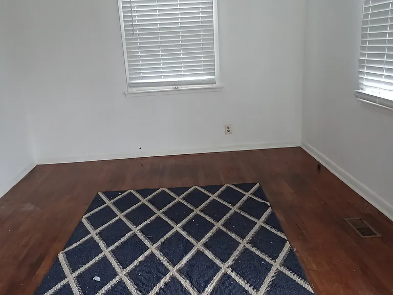622 Eastboro Dr — Photo 2