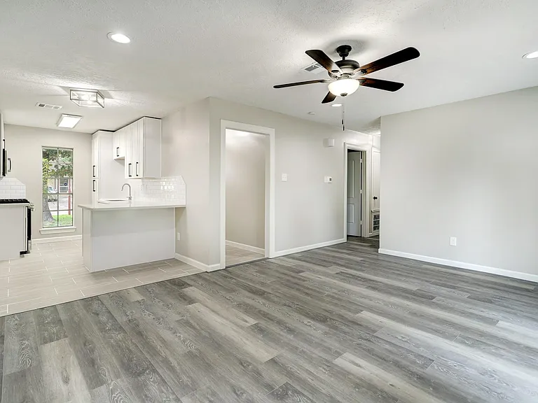 4411 Oak Shadows Dr — Photo 4