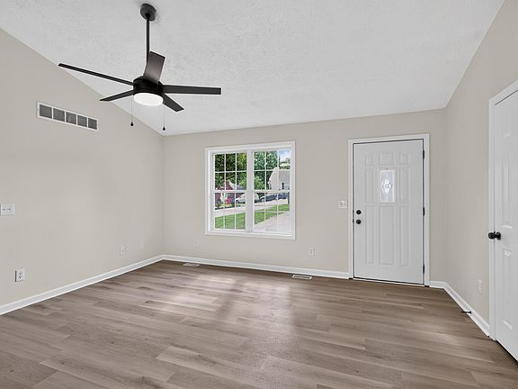 4th image of 119 River Oak Dr