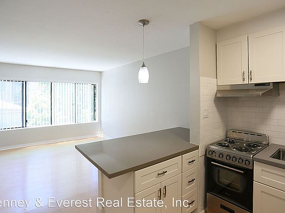 5th image of 200 Guerrero St APT 208